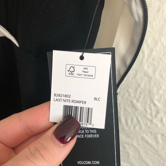 VOLCOM B|W Last Night Romper🖤 - Picture 6 of 8